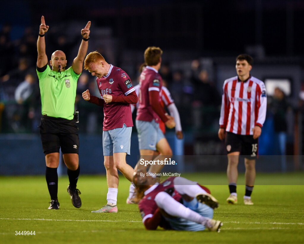 8 May 2026; Shane Farrell of Drogheda United celebrates as referee Arnold Hunter blows the full time whistle during the SSE Airtricity Men’s Premier Division match between Drogheda United and Derry City at Sullivan & Lambe Park in Drogheda, Louth. Photo by Stephen McCarthy/Sportsfile