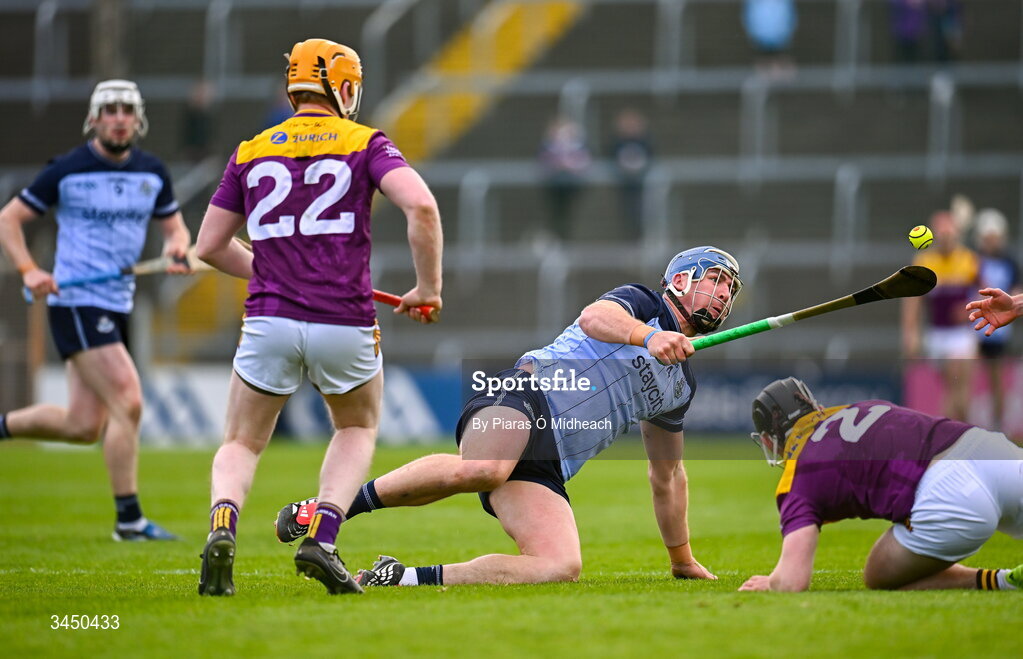 9 May 2026; John Hetherton of Dublin gathers possession ahead of Darragh Carley of Wexford, 2, during the Leinster GAA Senior Hurling Championship round 3 match between Wexford and Dublin at Chadwicks Wexford Park in Wexford. Photo by Piaras Ó Mídheach/Sportsfile