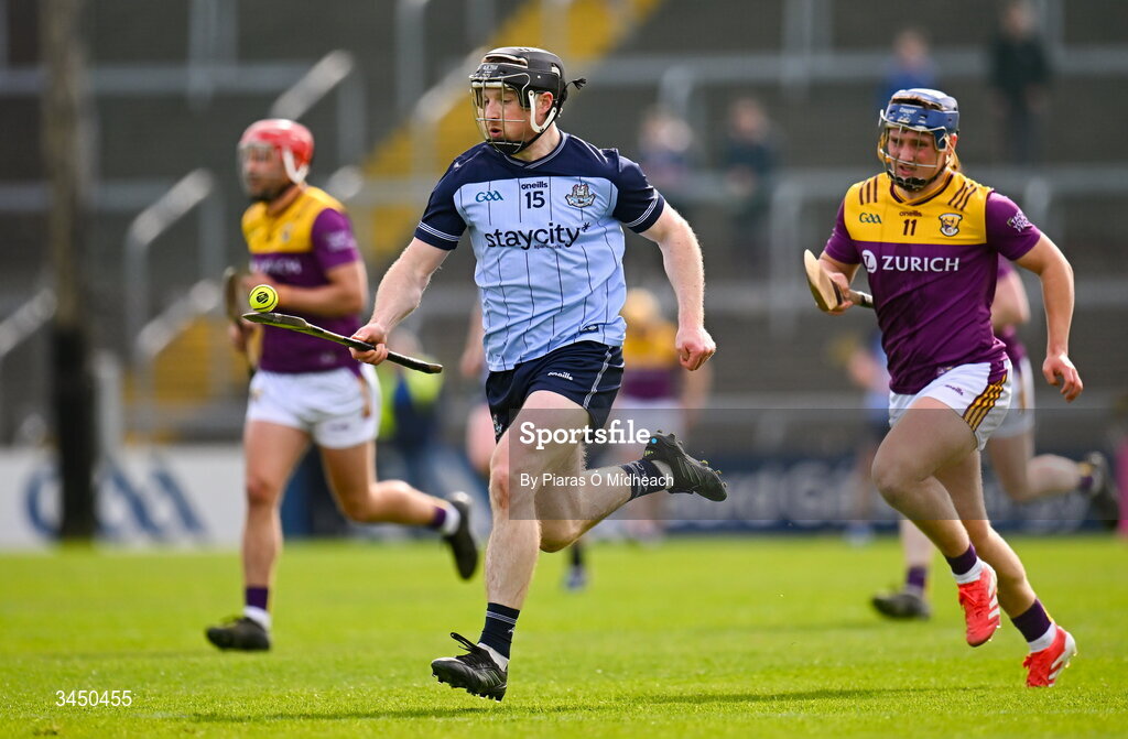 9 May 2026; Cian O'Sullivan of Dublin gets away from Simon Roche of Wexford during the Leinster GAA Senior Hurling Championship round 3 match between Wexford and Dublin at Chadwicks Wexford Park in Wexford. Photo by Piaras Ó Mídheach/Sportsfile