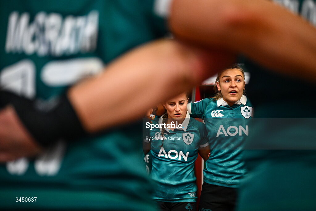 9 May 2026; Ireland captain Erin King, centre, speaks to team-mates in the dressing-room ahead of the Women's 6 Nations Rugby Championship match between Ireland and Wales at Affidea Stadium in Belfast. Photo by Shauna Clinton/Sportsfile