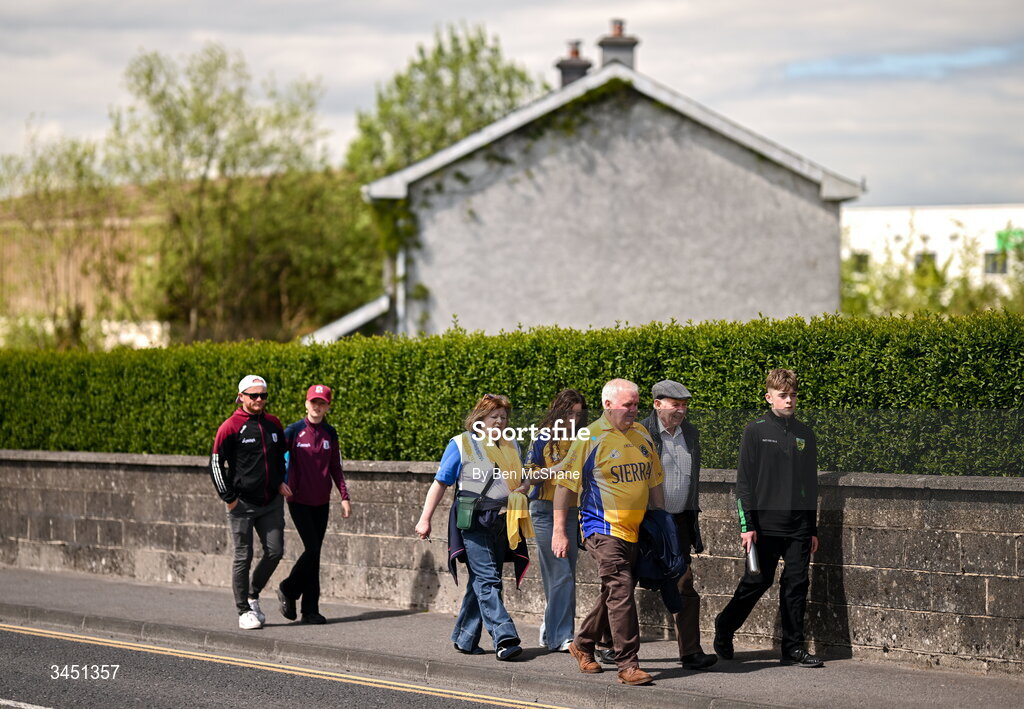 10 May 2026; Supporters arrive down the Athlone Road before the Connacht GAA Football Senior Championship final match between Roscommon and Galway at King & Moffatt Dr Hyde Park in Roscommon. Photo by Ben McShane/Sportsfile