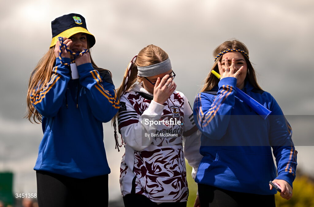 10 May 2026; Supporters arrive down the Athlone Road before the Connacht GAA Football Senior Championship final match between Roscommon and Galway at King & Moffatt Dr Hyde Park in Roscommon. Photo by Ben McShane/Sportsfile