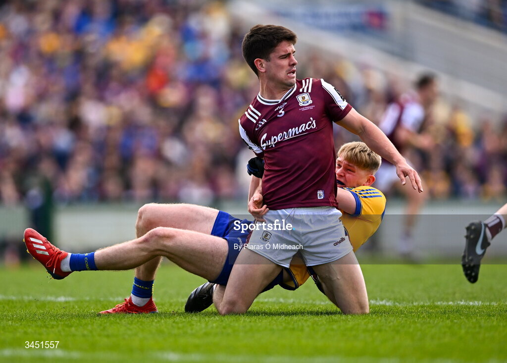 10 May 2026; Seán Kelly of Galway and Robert Heneghan of Roscommon tussle off the ball during the Connacht GAA Football Senior Championship final match between Roscommon and Galway at King & Moffatt Dr Hyde Park in Roscommon. Photo by Piaras Ó Mídheach/Sportsfile