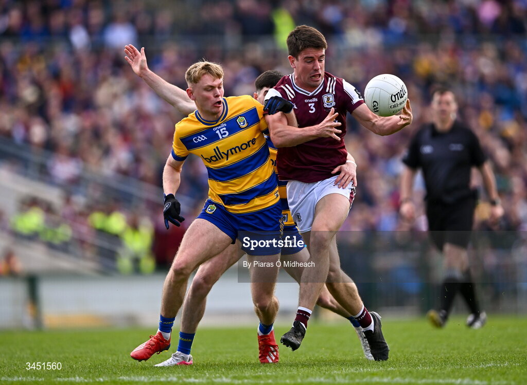 10 May 2026; Seán Kelly of Galway in action against Robert Heneghan of Roscommon during the Connacht GAA Football Senior Championship final match between Roscommon and Galway at King & Moffatt Dr Hyde Park in Roscommon. Photo by Piaras Ó Mídheach/Sportsfile