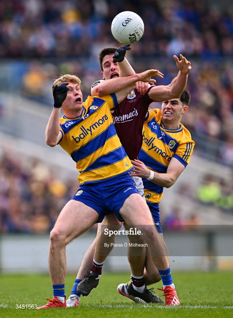 10 May 2026; Seán Kelly of Galway in action against Robert Heneghan, left, and Senan Lambe of Roscommon during the Connacht GAA Football Senior Championship final match between Roscommon and Galway at King & Moffatt Dr Hyde Park in Roscommon. Photo by Piaras Ó Mídheach/Sportsfile