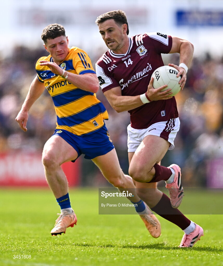 10 May 2026; Shane Walsh of Galway in action against Patrick Gavin of Roscommon during the Connacht GAA Football Senior Championship final match between Roscommon and Galway at King & Moffatt Dr Hyde Park in Roscommon. Photo by Piaras Ó Mídheach/Sportsfile