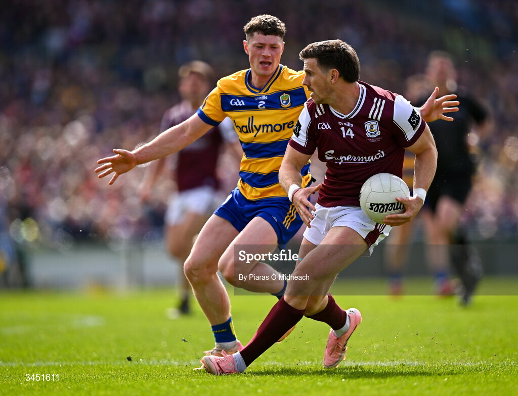 10 May 2026; Shane Walsh of Galway in action against Patrick Gavin of Roscommon during the Connacht GAA Football Senior Championship final match between Roscommon and Galway at King & Moffatt Dr Hyde Park in Roscommon. Photo by Piaras Ó Mídheach/Sportsfile