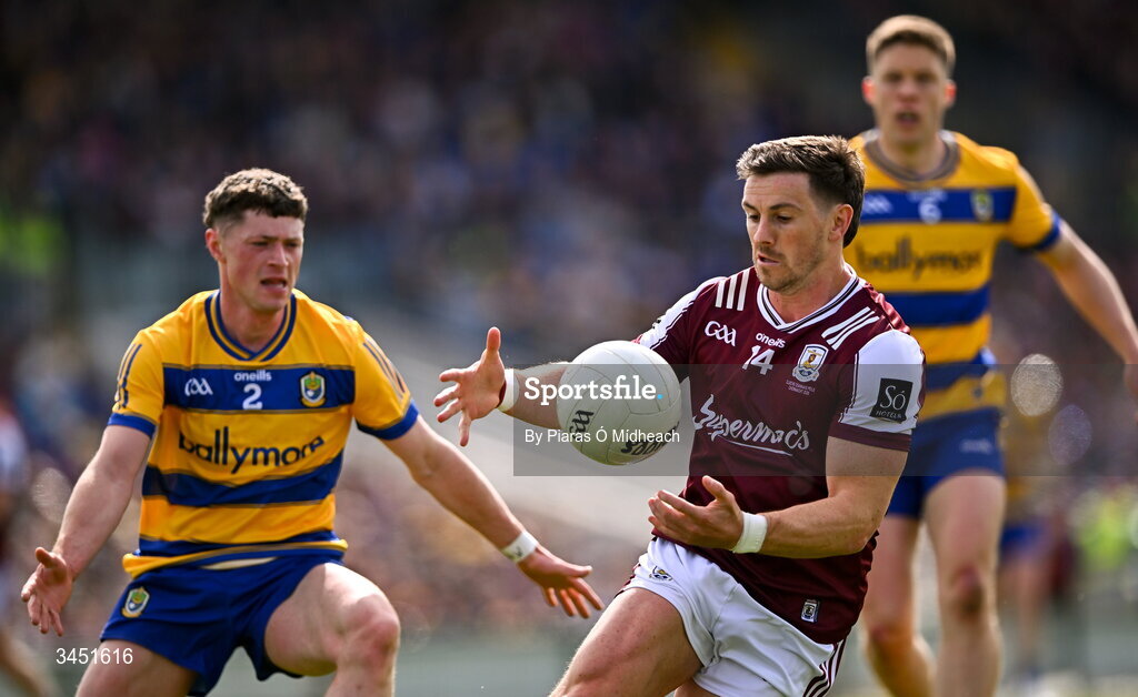 10 May 2026; Shane Walsh of Galway in action against Patrick Gavin of Roscommon during the Connacht GAA Football Senior Championship final match between Roscommon and Galway at King & Moffatt Dr Hyde Park in Roscommon. Photo by Piaras Ó Mídheach/Sportsfile