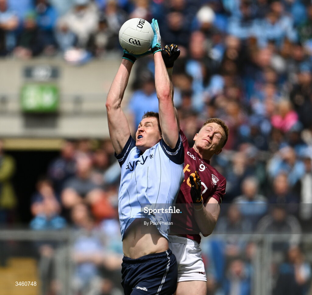 17 May 2026; Peadar Ó Cofaigh Byrne of Dublin catches a high ball ahead 0f Ray Connellan of Westmeath during the Leinster GAA Football Senior Championship final match between Dublin and Westmeath at Croke Park in Dublin. Photo by Paul Phelan/Sportsfile