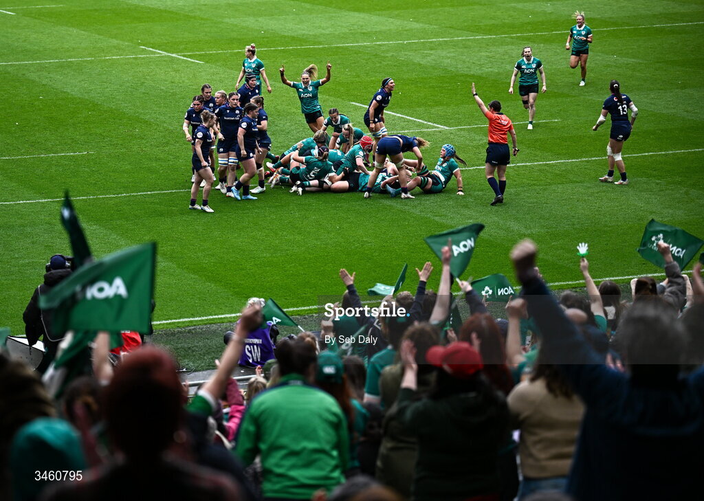17 May 2026; Ireland players, including Béibhinn Parsons, centre, celebrate their opening try during the Women's 6 Nations Rugby Championship match between Ireland and Scotland at the Aviva Stadium in Dublin. Photo by Seb Daly/Sportsfile