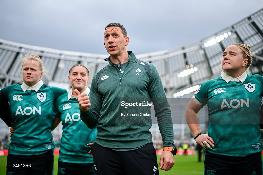 17 May 2026; Ireland head coach Scott Bemand, centre, speaks to players after their side's victory in the Women's 6 Nations Rugby Championship match between Ireland and Scotland at the Aviva Stadium in Dublin. Photo by Shauna Clinton/Sportsfile