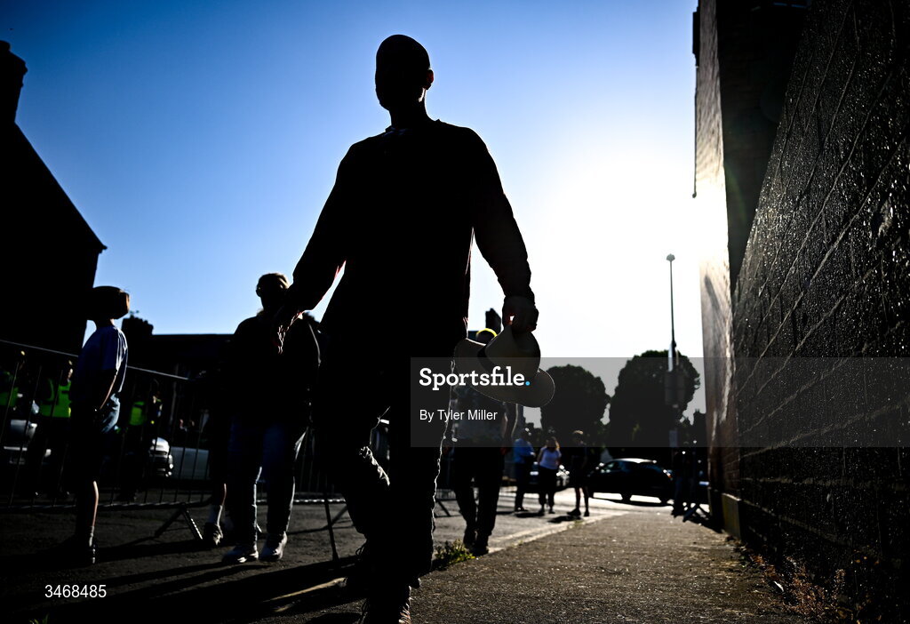 25 May 2026; Bohemians supporters make their way to the stadium before the SSE Airtricity Men’s Premier Division match between Bohemians and Shamrock Rovers at Dalymount Park in Dublin. Photo by Tyler Miller/Sportsfile