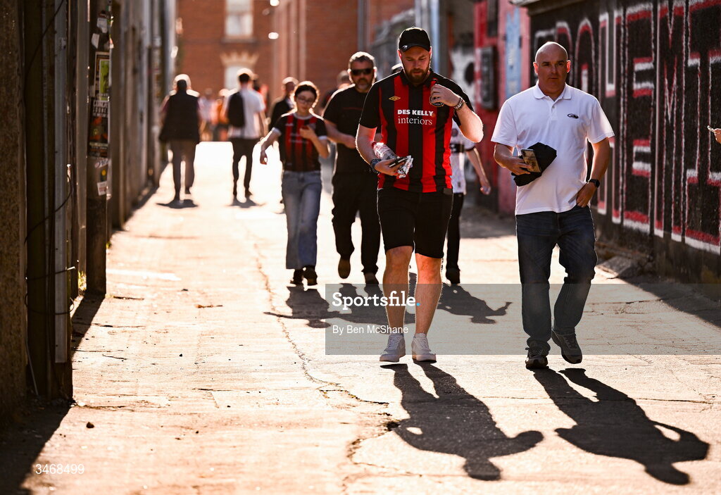 25 May 2026; Bohemians supporters arrive before the SSE Airtricity Men’s Premier Division match between Bohemians and Shamrock Rovers at Dalymount Park in Dublin. Photo by Ben McShane/Sportsfile