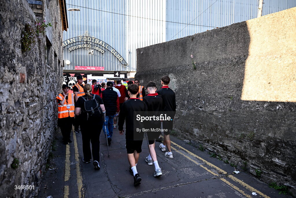 25 May 2026; Bohemians supporters arrive before the SSE Airtricity Men’s Premier Division match between Bohemians and Shamrock Rovers at Dalymount Park in Dublin. Photo by Ben McShane/Sportsfile