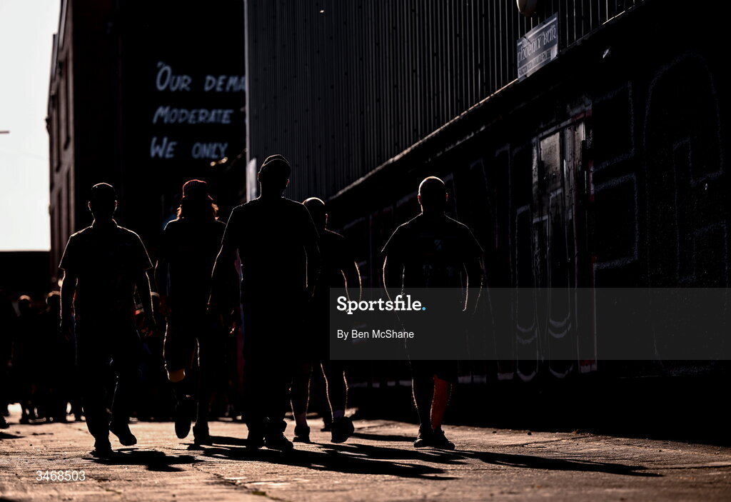25 May 2026; Bohemians supporters arrive before the SSE Airtricity Men’s Premier Division match between Bohemians and Shamrock Rovers at Dalymount Park in Dublin. Photo by Ben McShane/Sportsfile