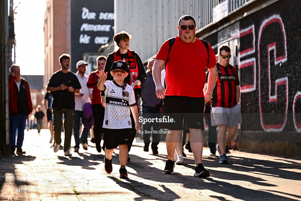 25 May 2026; Bohemians supporters arrive before the SSE Airtricity Men’s Premier Division match between Bohemians and Shamrock Rovers at Dalymount Park in Dublin. Photo by Ben McShane/Sportsfile