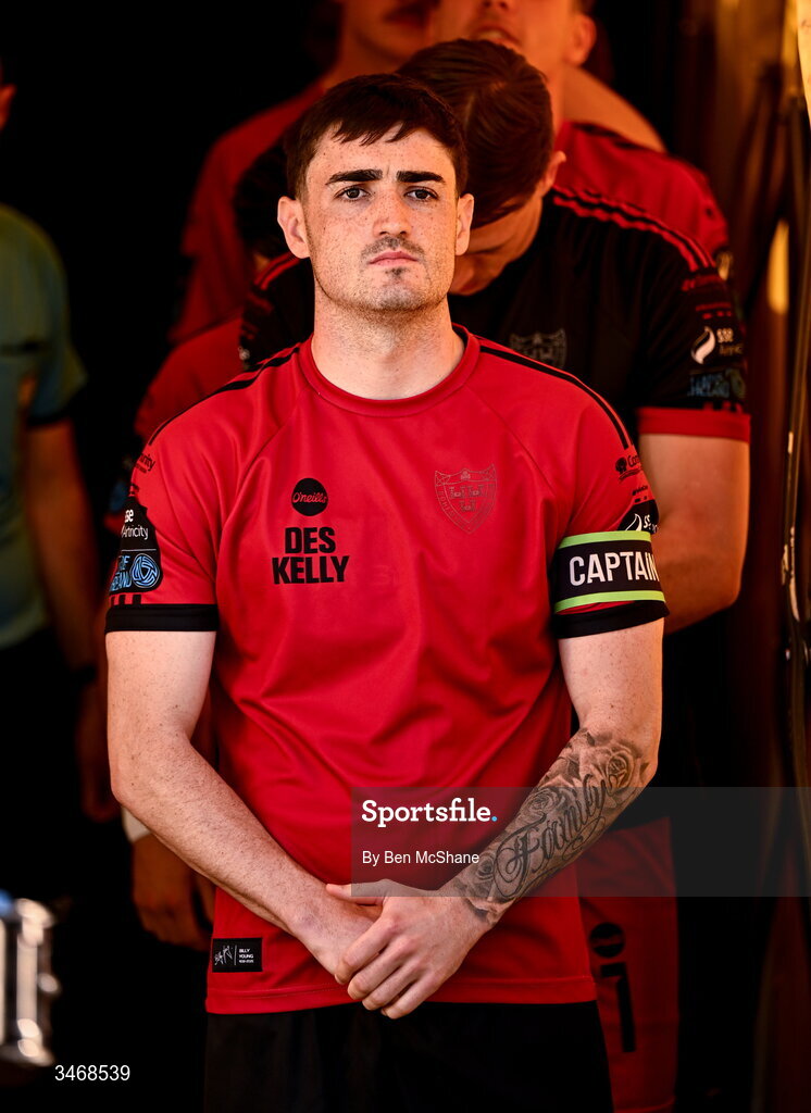 25 May 2026; Bohemians captain Dawson Devoy prepares to lead his side out before the SSE Airtricity Men’s Premier Division match between Bohemians and Shamrock Rovers at Dalymount Park in Dublin. Photo by Ben McShane/Sportsfile