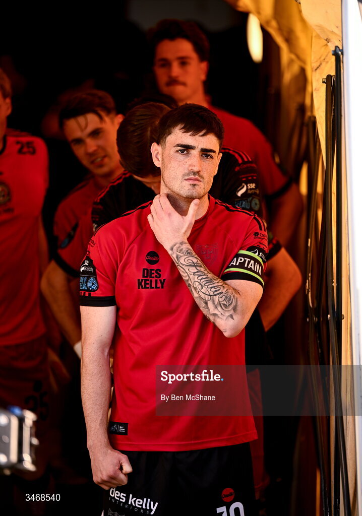 25 May 2026; Bohemians captain Dawson Devoy prepares to lead his side out before the SSE Airtricity Men’s Premier Division match between Bohemians and Shamrock Rovers at Dalymount Park in Dublin. Photo by Ben McShane/Sportsfile