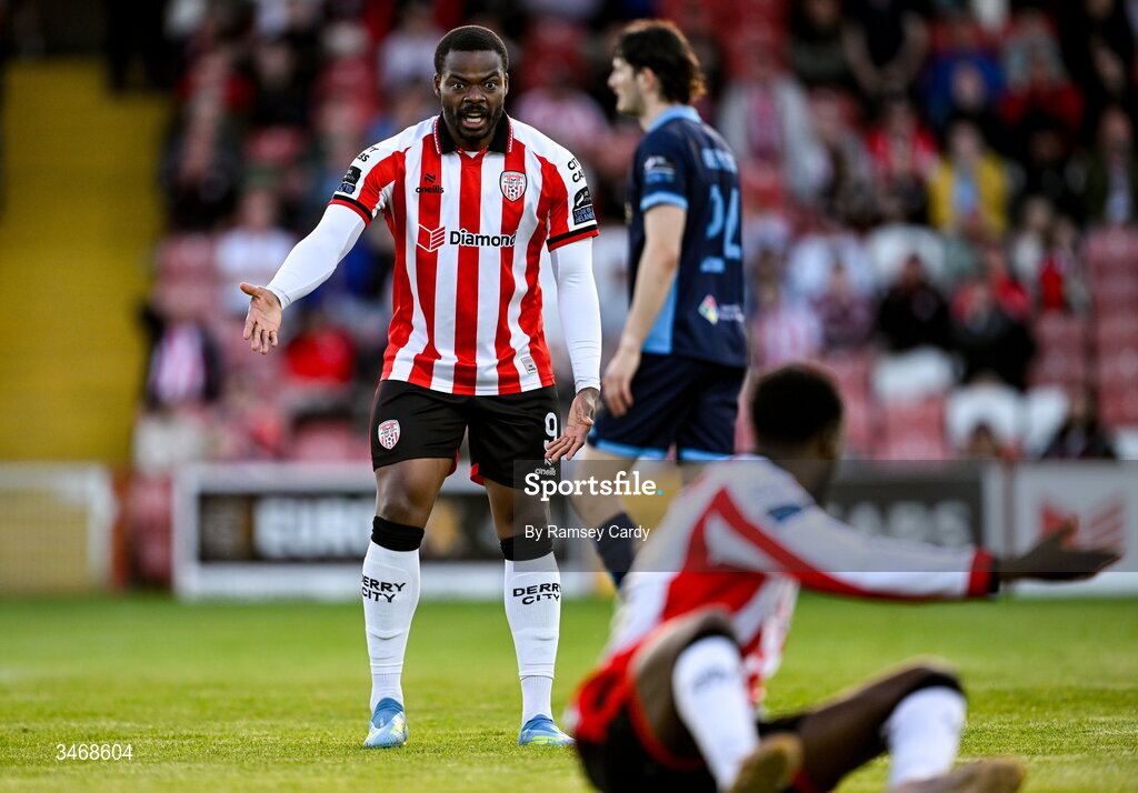 25 May 2026; Dipo Akinyemi, left, reacts to Derry City teammate James Olayinka during the SSE Airtricity Men’s Premier Division match between Derry City and Shelbourne at Find Insurance Celtic Park in Derry. Photo by Ramsey Cardy/Sportsfile