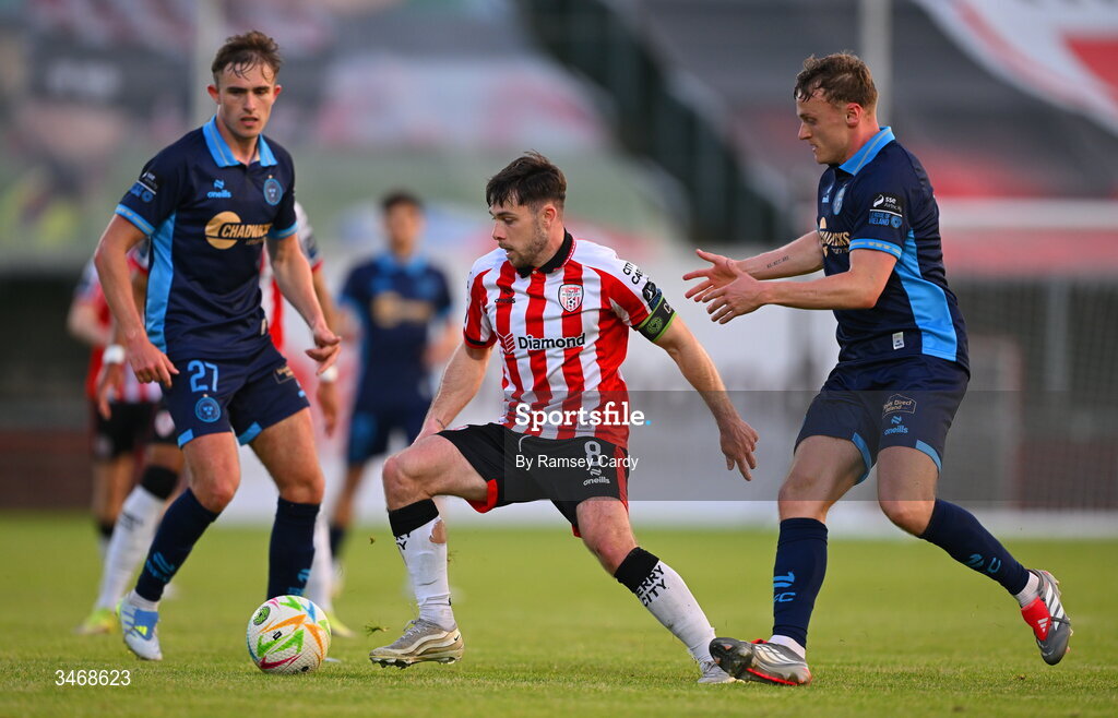 25 May 2026; Adam O'Reilly of Derry City in action against JJ Lunney of Shelbourne during the SSE Airtricity Men’s Premier Division match between Derry City and Shelbourne at Find Insurance Celtic Park in Derry. Photo by Ramsey Cardy/Sportsfile