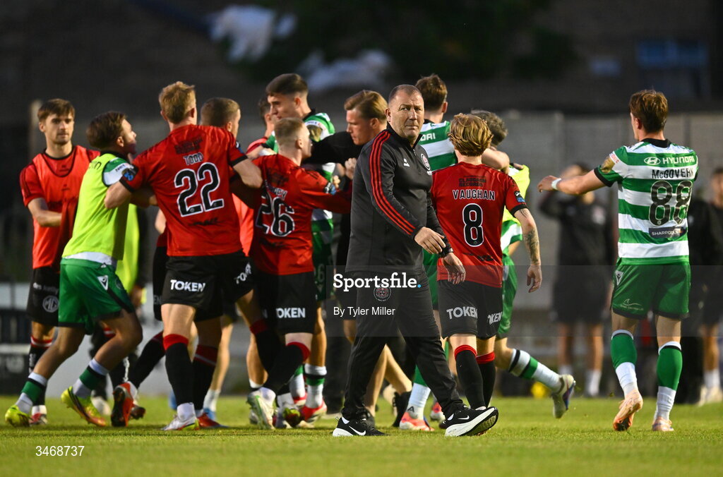 25 May 2026; Bohemians manager Alan Reynolds reacts as players from both sides tussle after the SSE Airtricity Men’s Premier Division match between Bohemians and Shamrock Rovers at Dalymount Park in Dublin. Photo by Tyler Miller/Sportsfile