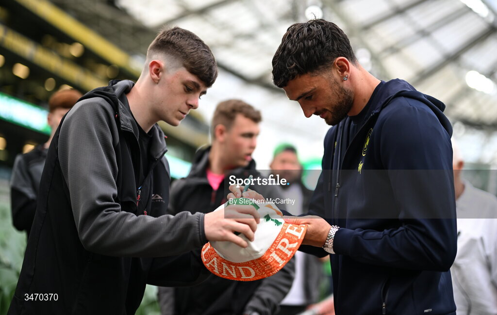 28 May 2026; Republic of Ireland's Troy Parrott with supporters before the international friendly match between Republic of Ireland and Qatar at the Aviva Stadium in Dublin. Photo by Stephen McCarthy/Sportsfile