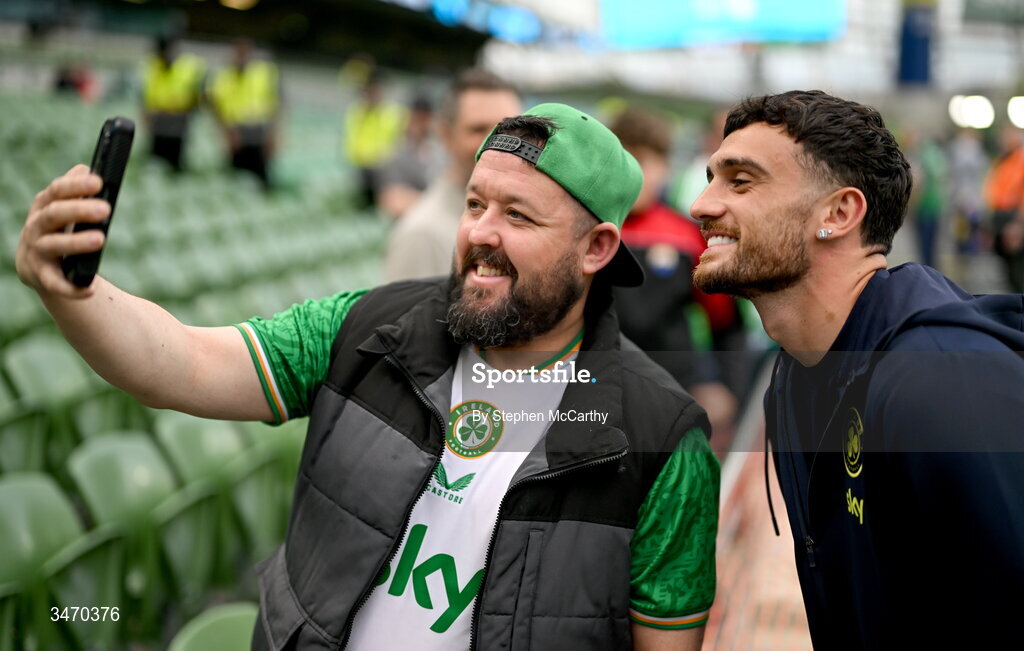 28 May 2026; Republic of Ireland's Troy Parrott with supporters before the international friendly match between Republic of Ireland and Qatar at the Aviva Stadium in Dublin. Photo by Stephen McCarthy/Sportsfile