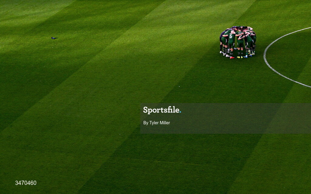 28 May 2026; Republic of Ireland players huddle before the international friendly match between Republic of Ireland and Qatar at the Aviva Stadium in Dublin. Photo by Tyler Miller/Sportsfile