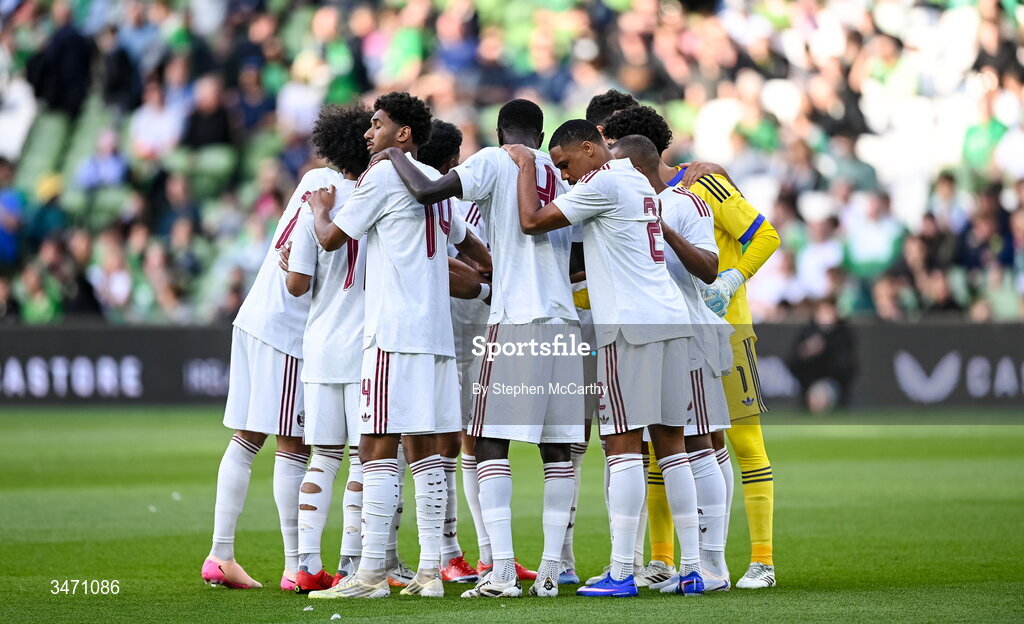 28 May 2026; Qatar players huddle before the international friendly match between Republic of Ireland and Qatar at the Aviva Stadium in Dublin. Photo by Stephen McCarthy/Sportsfile
