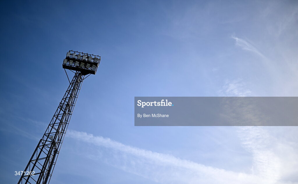 29 May 2026; A floodlight is seen before the SSE Airtricity Men’s Premier Division match between Dundalk and Derry City at Oriel Park in Dundalk, Louth. Photo by Ben McShane/Sportsfile