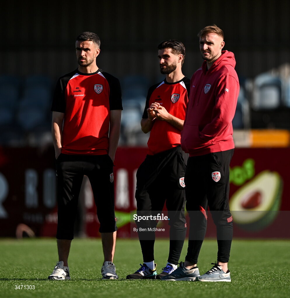 29 May 2026; Derry City players, from left, Michael Duffy, Brandon Fleming and Carl Winchester before the SSE Airtricity Men’s Premier Division match between Dundalk and Derry City at Oriel Park in Dundalk, Louth. Photo by Ben McShane/Sportsfile