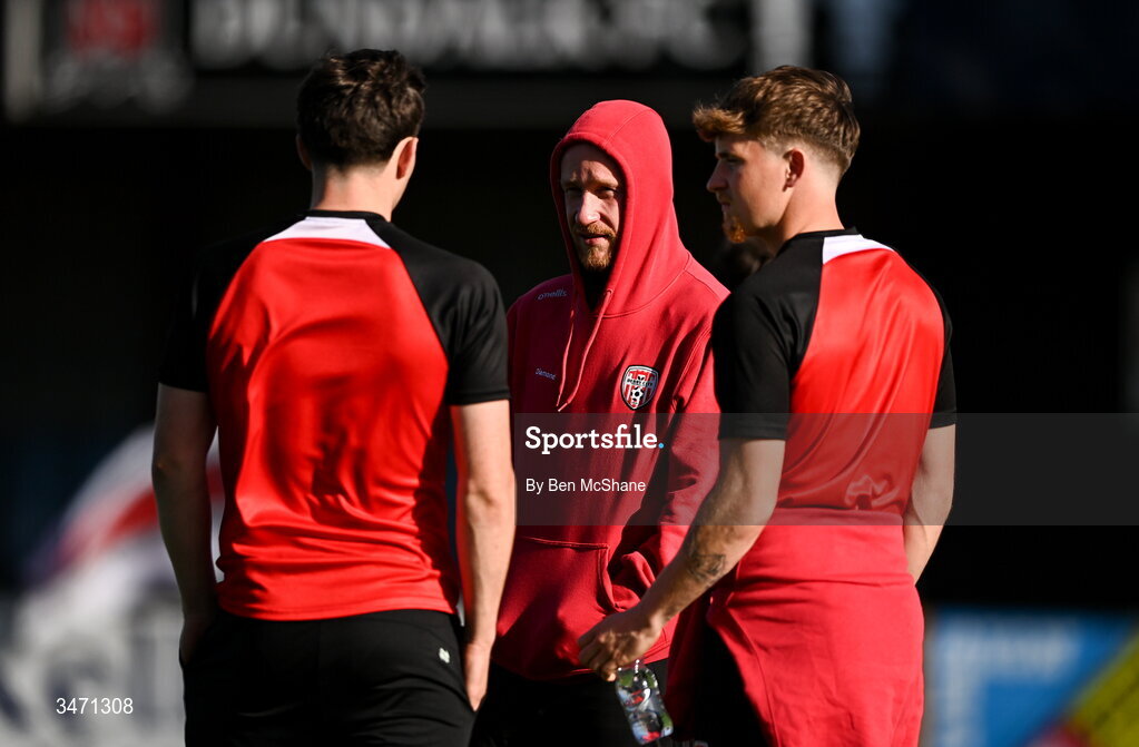 29 May 2026; Liam Boyce of Derry City, centre, before the SSE Airtricity Men’s Premier Division match between Dundalk and Derry City at Oriel Park in Dundalk, Louth. Photo by Ben McShane/Sportsfile