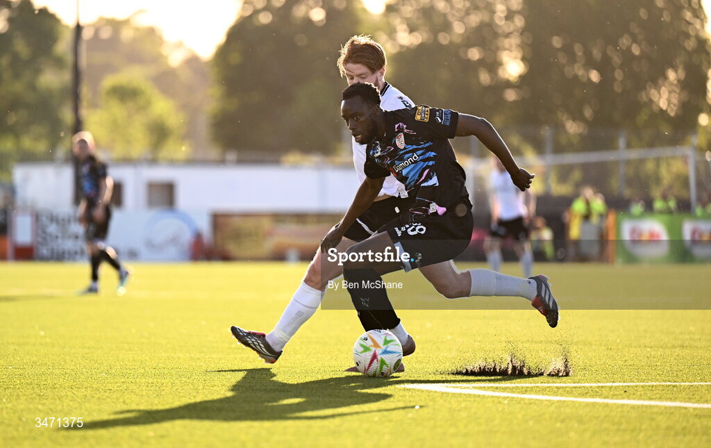 29 May 2026; James Olayinka of Derry City in action against Aodh Dervin of Dundalk during the SSE Airtricity Men’s Premier Division match between Dundalk and Derry City at Oriel Park in Dundalk, Louth. Photo by Ben McShane/Sportsfile