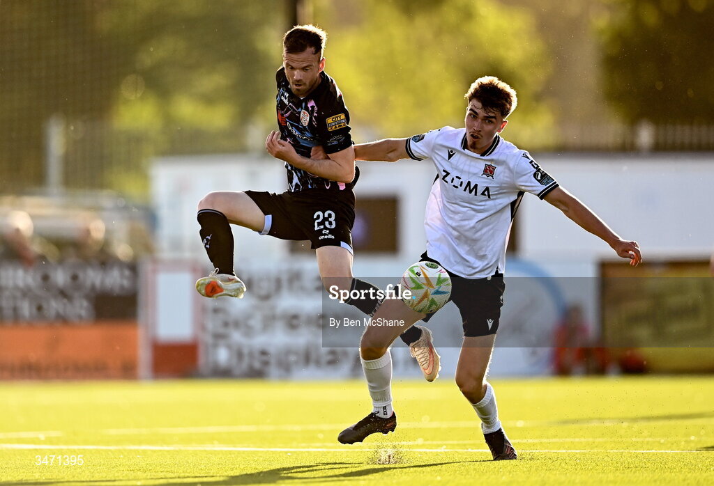 29 May 2026; Cameron Dummigan of Derry City in action against Eoin Kenny of Dundalk during the SSE Airtricity Men’s Premier Division match between Dundalk and Derry City at Oriel Park in Dundalk, Louth. Photo by Ben McShane/Sportsfile