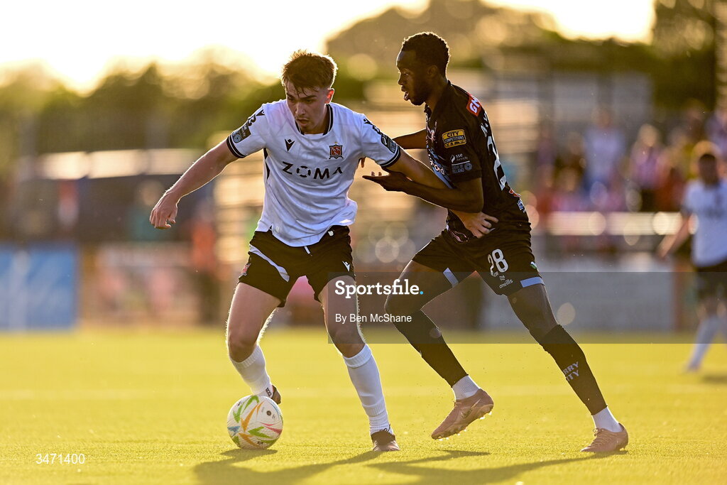 29 May 2026; Eoin Kenny of Dundalk in action against James Olayinka of Derry City during the SSE Airtricity Men’s Premier Division match between Dundalk and Derry City at Oriel Park in Dundalk, Louth. Photo by Ben McShane/Sportsfile