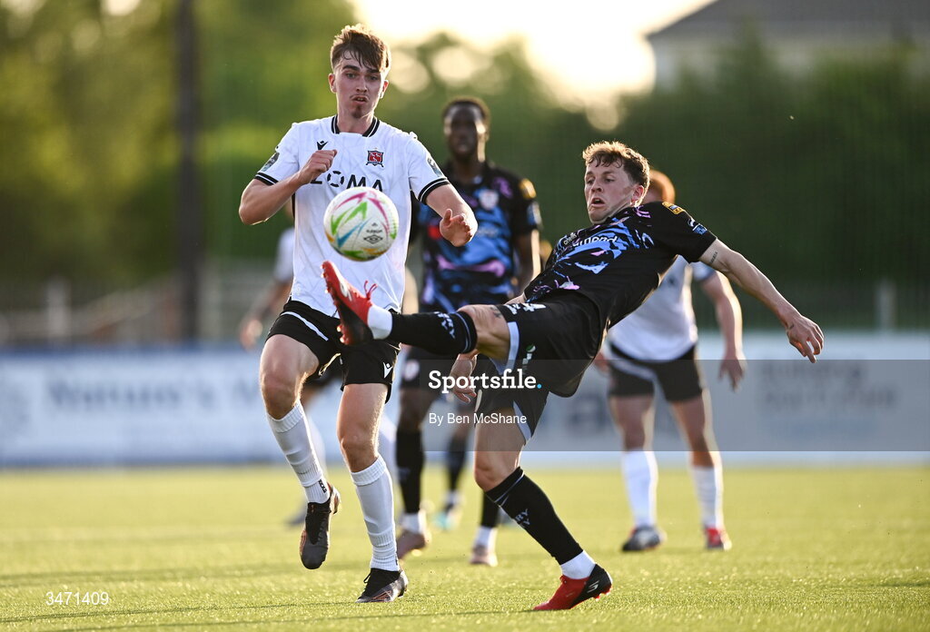 29 May 2026; Ben Doherty of Derry City in action against Eoin Kenny of Dundalk during the SSE Airtricity Men’s Premier Division match between Dundalk and Derry City at Oriel Park in Dundalk, Louth. Photo by Ben McShane/Sportsfile