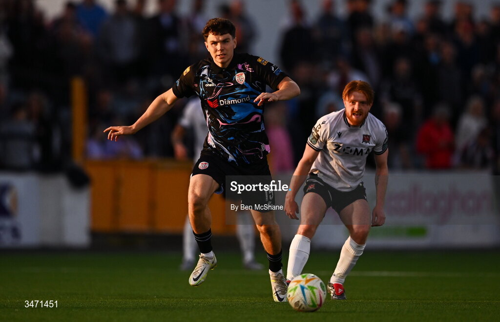 29 May 2026; James Clarke of Derry City in action against Aodh Dervin of Dundalk during the SSE Airtricity Men’s Premier Division match between Dundalk and Derry City at Oriel Park in Dundalk, Louth. Photo by Ben McShane/Sportsfile
