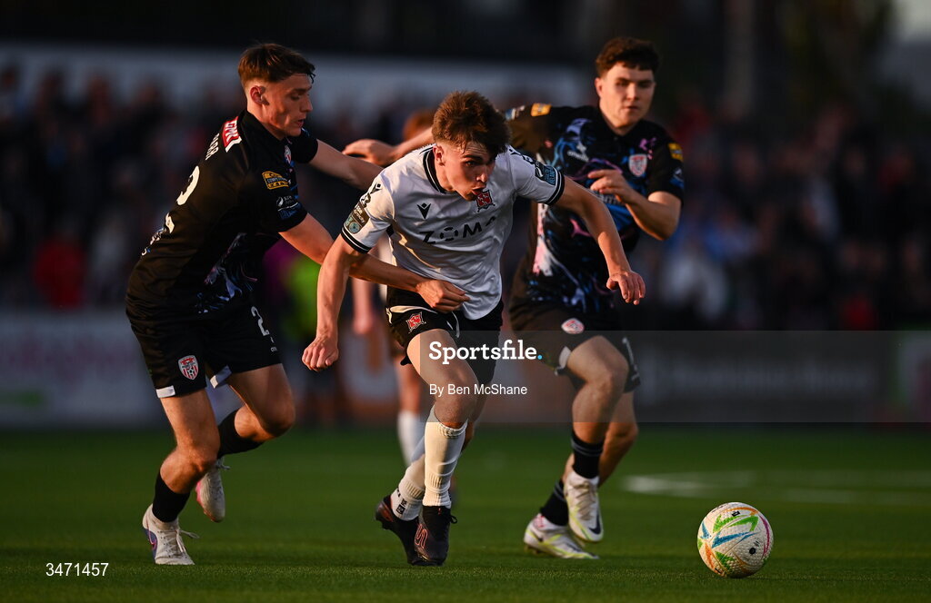 29 May 2026; Eoin Kenny of Dundalk in action against Conor Barr, left, and James Clarke of Derry City during the SSE Airtricity Men’s Premier Division match between Dundalk and Derry City at Oriel Park in Dundalk, Louth. Photo by Ben McShane/Sportsfile