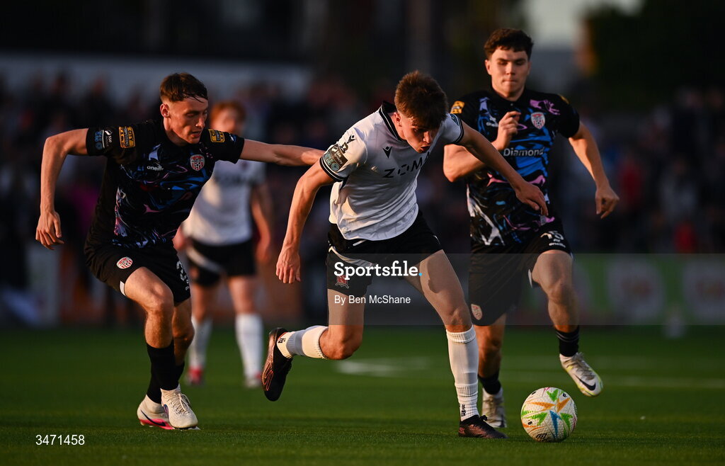 29 May 2026; Eoin Kenny of Dundalk in action against Conor Barr, left, and James Clarke of Derry City during the SSE Airtricity Men’s Premier Division match between Dundalk and Derry City at Oriel Park in Dundalk, Louth. Photo by Ben McShane/Sportsfile