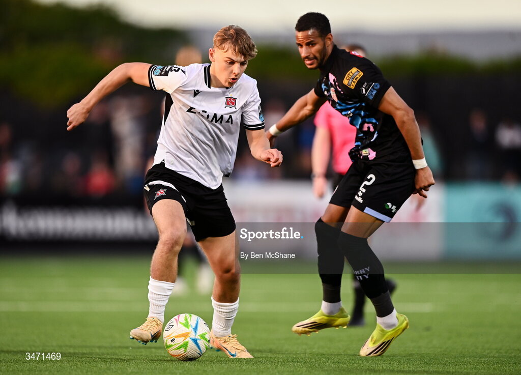 29 May 2026; Ronan Teahan of Dundalk in action against Barry Cotter of Derry City during the SSE Airtricity Men’s Premier Division match between Dundalk and Derry City at Oriel Park in Dundalk, Louth. Photo by Ben McShane/Sportsfile
