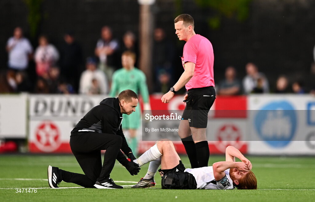 29 May 2026; Aodh Dervin of Dundalk is treated for an injury during the SSE Airtricity Men’s Premier Division match between Dundalk and Derry City at Oriel Park in Dundalk, Louth. Photo by Ben McShane/Sportsfile