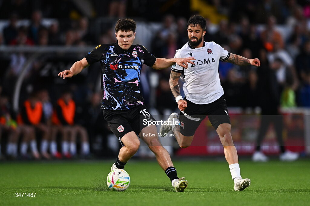29 May 2026; James Clarke of Derry City in action against Declan McDaid of Dundalk during the SSE Airtricity Men’s Premier Division match between Dundalk and Derry City at Oriel Park in Dundalk, Louth. Photo by Ben McShane/Sportsfile