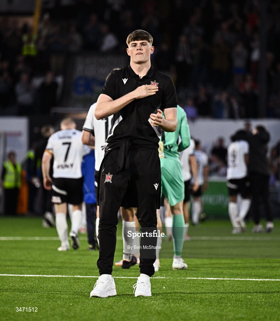 29 May 2026; Vinnie Leonard of Dundalk acknowledges the Dundalk supporters for the final time before his transfer to Norwich City on July 1st after the SSE Airtricity Men’s Premier Division match between Dundalk and Derry City at Oriel Park in Dundalk, Louth. Photo by Ben McShane/Sportsfile