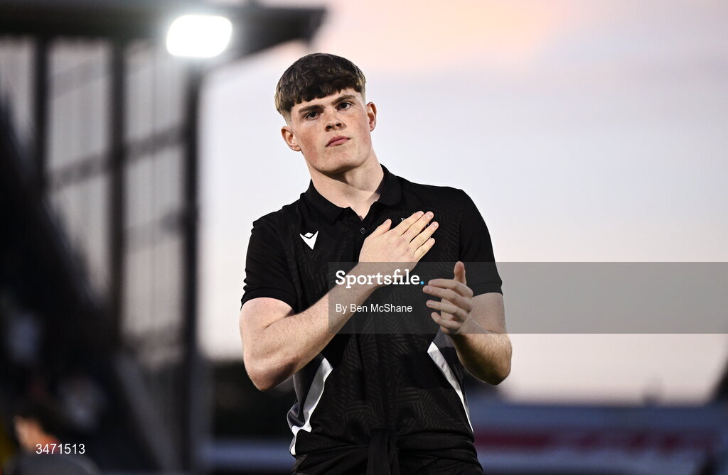 29 May 2026; Vinnie Leonard of Dundalk acknowledges the Dundalk supporters for the final time before his transfer to Norwich City on July 1st after the SSE Airtricity Men’s Premier Division match between Dundalk and Derry City at Oriel Park in Dundalk, Louth. Photo by Ben McShane/Sportsfile
