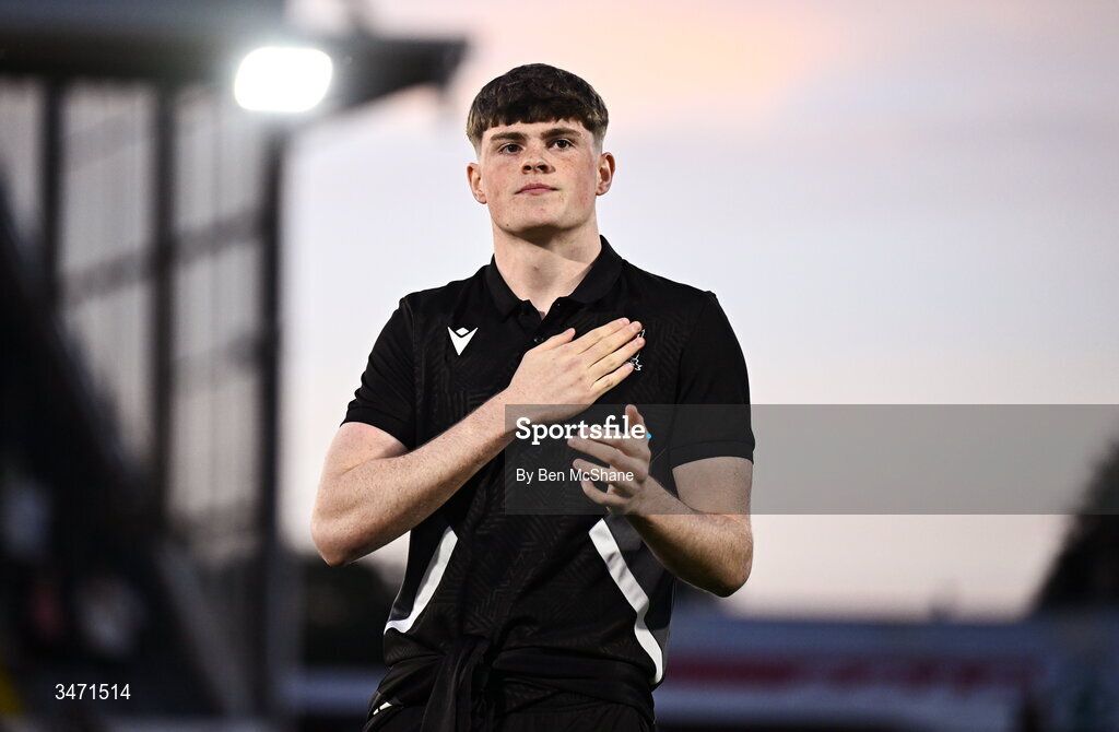 29 May 2026; Vinnie Leonard of Dundalk acknowledges the Dundalk supporters for the final time before his transfer to Norwich City on July 1st after the SSE Airtricity Men’s Premier Division match between Dundalk and Derry City at Oriel Park in Dundalk, Louth. Photo by Ben McShane/Sportsfile