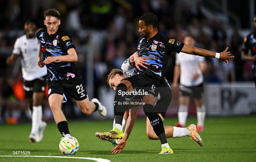29 May 2026; Ronan Teahan of Dundalk is tackled by Barry Cotter of Derry City during the SSE Airtricity Men’s Premier Division match between Dundalk and Derry City at Oriel Park in Dundalk, Louth. Photo by Ben McShane/Sportsfile