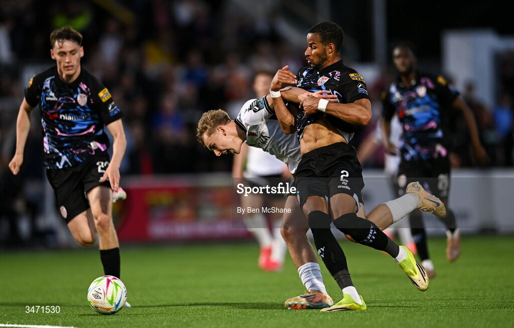 29 May 2026; Ronan Teahan of Dundalk is tackled by Barry Cotter of Derry City during the SSE Airtricity Men’s Premier Division match between Dundalk and Derry City at Oriel Park in Dundalk, Louth. Photo by Ben McShane/Sportsfile