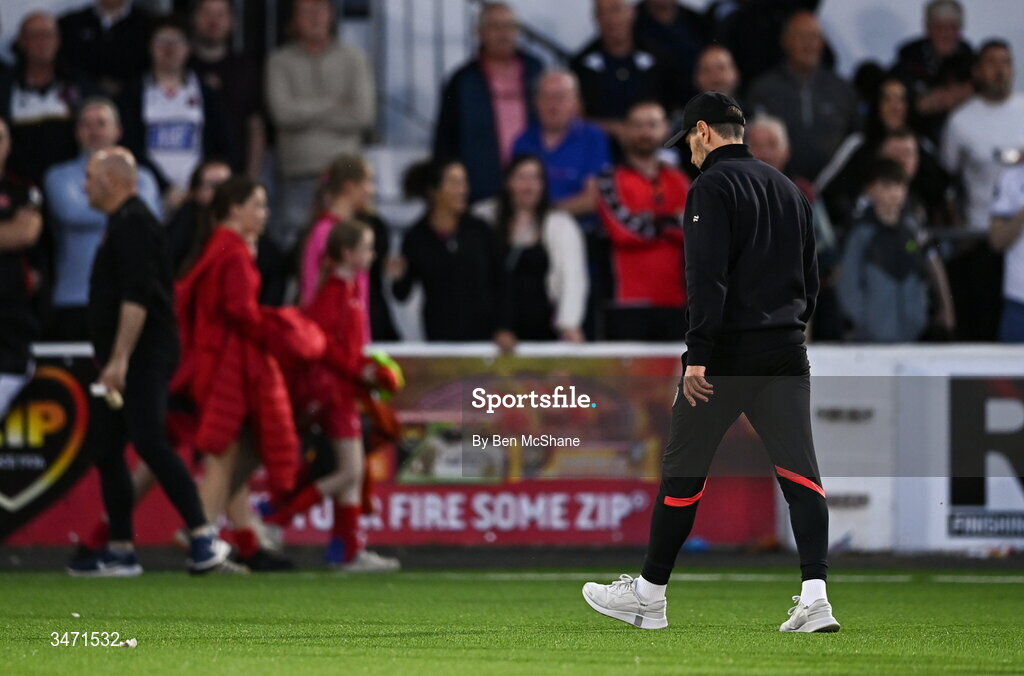 29 May 2026; Derry City manager Tiernan Lynch makes his way off the pitch after the SSE Airtricity Men’s Premier Division match between Dundalk and Derry City at Oriel Park in Dundalk, Louth. Photo by Ben McShane/Sportsfile