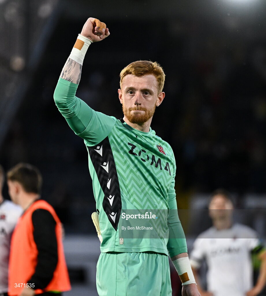 29 May 2026; Dundalk goalkeeper Enda Minogue celebrates after the SSE Airtricity Men’s Premier Division match between Dundalk and Derry City at Oriel Park in Dundalk, Louth. Photo by Ben McShane/Sportsfile
