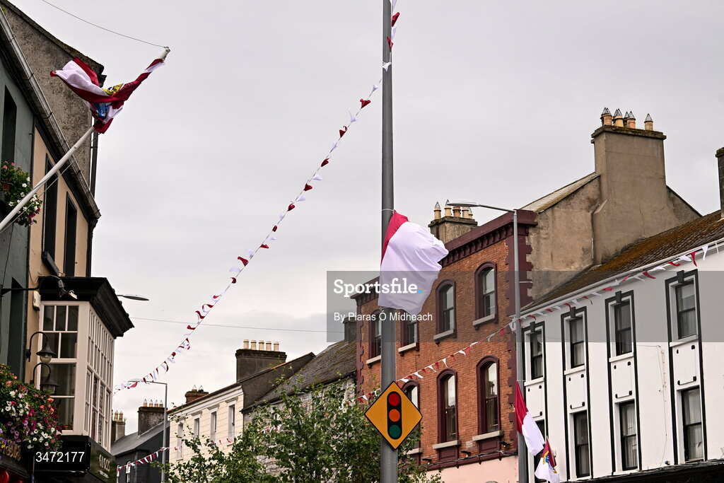 30 May 2026; Westmeath flags and bunting in Mullingar before the GAA Football All-Ireland Senior Championship Round 1 match between Westmeath and Cavan at TEG Cusack Park in Mullingar, Westmeath. Photo by Piaras Ó Mídheach/Sportsfile